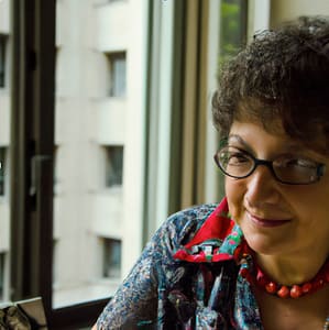 Elena estava mais uma vez na sala de espera do oncologista.